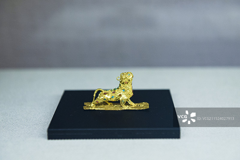 掐丝镶嵌金辟邪 东汉时期 中国河北省定州博物馆图片素材