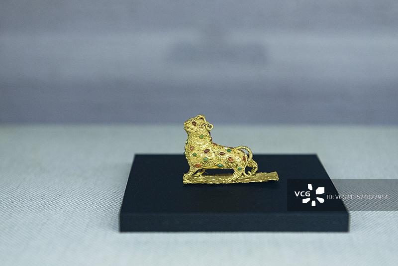 掐丝镶嵌金辟邪 东汉时期 中国河北省定州博物馆图片素材