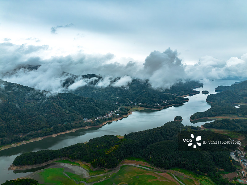 航拍太湖县花亭湖云海图片素材