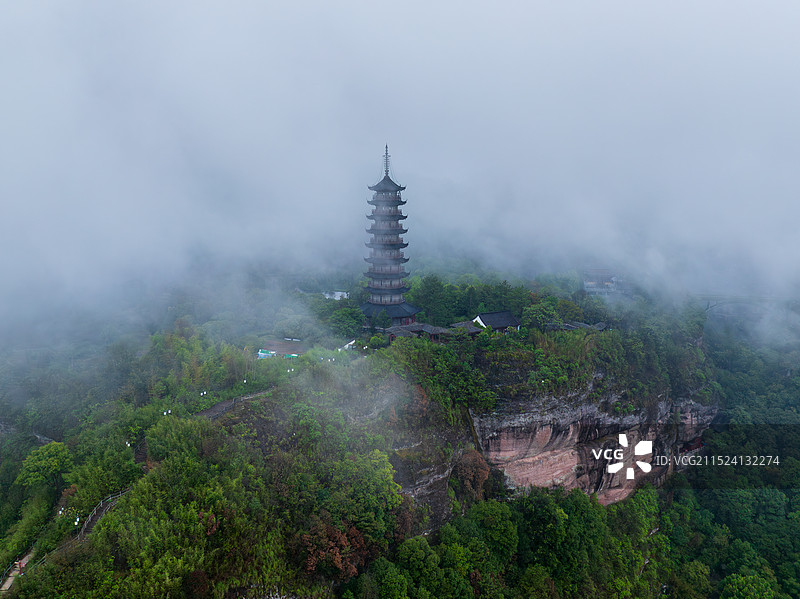 金华永康云雾下的方岩风景区图片素材