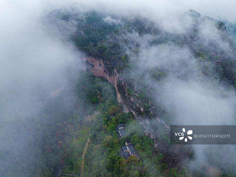 金华永康云雾下的方岩风景区图片素材