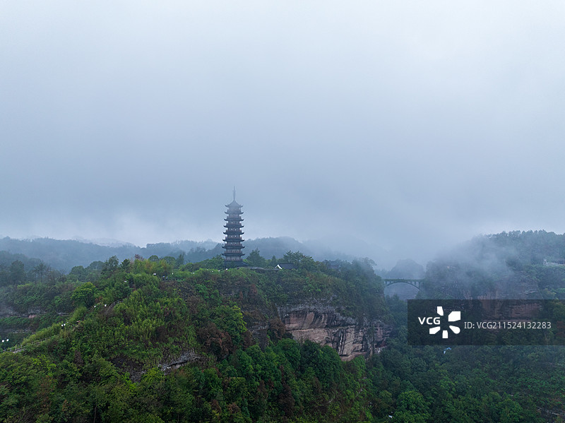 金华永康云雾下的方岩风景区图片素材