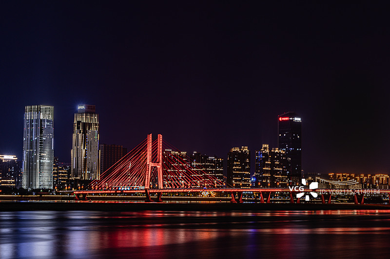 2024年江西南昌取景南昌之星，八一广场，双子塔，滕王阁夜景图片素材