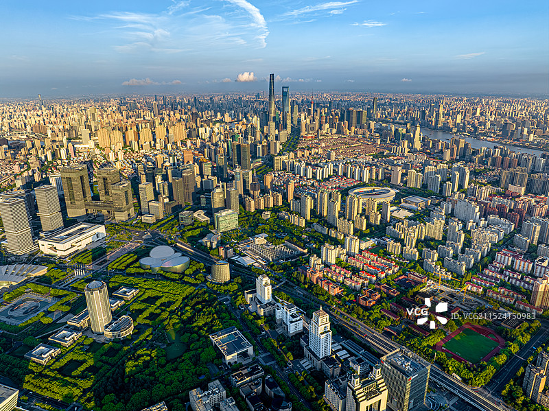 陆家嘴 航拍上海浦东开发开放：日出时刻俯瞰超级城市 黄浦江沿岸 世界级滨水空间 人民城市为人民图片素材