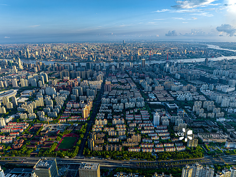 洋泾社区 航拍上海浦东开发开放：日出时刻俯瞰超级城市 黄浦江沿岸 世界级滨水空间 人民城市为人民图片素材