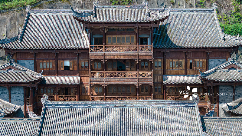 晴天蓝天白云下，重庆市著名景点园博园主展馆、传统古建筑、中式园林，航拍风光鸟瞰图图片素材