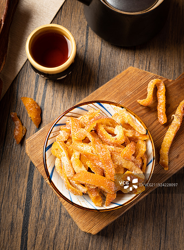 盘子里的小零食盐津陈皮干图片素材
