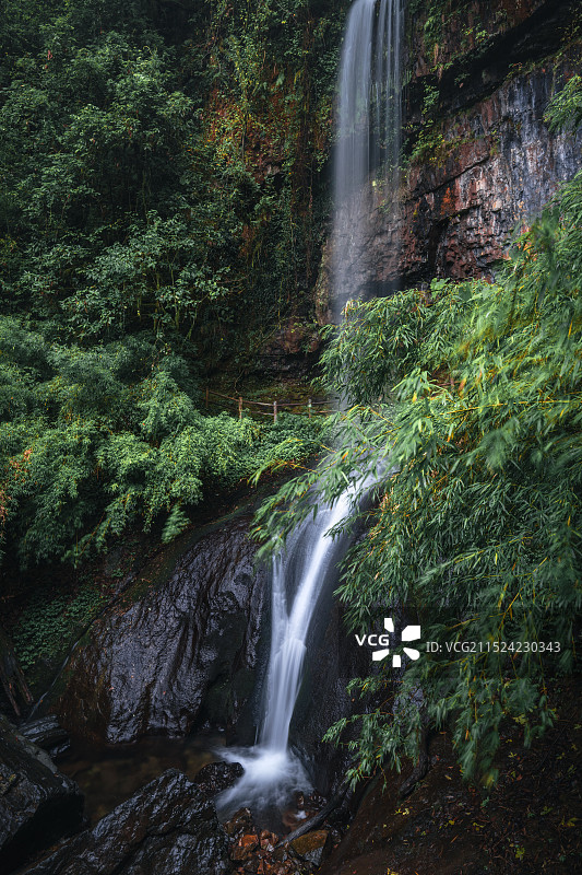 龙苍沟里的飞龙瀑布图片素材