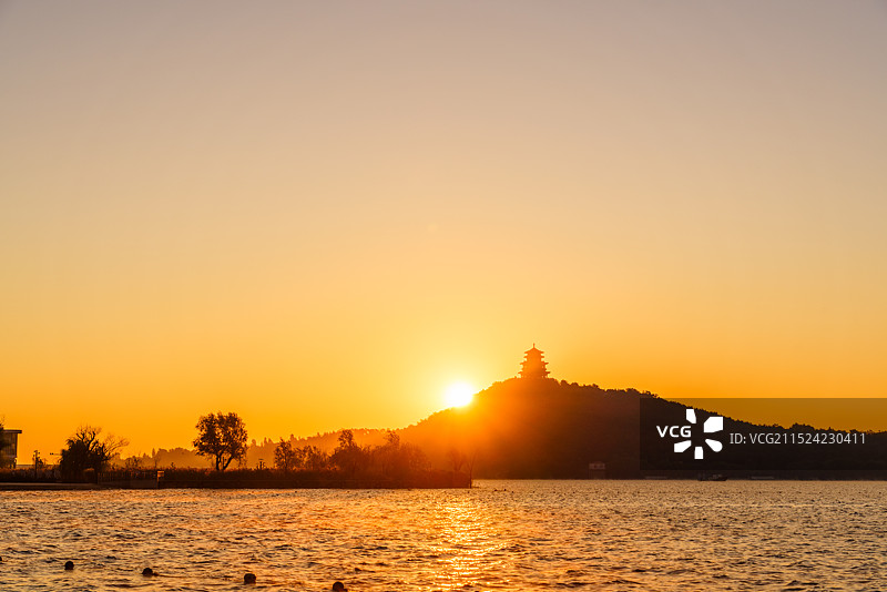 淄博周村区文昌湖文昌阁日出图片素材