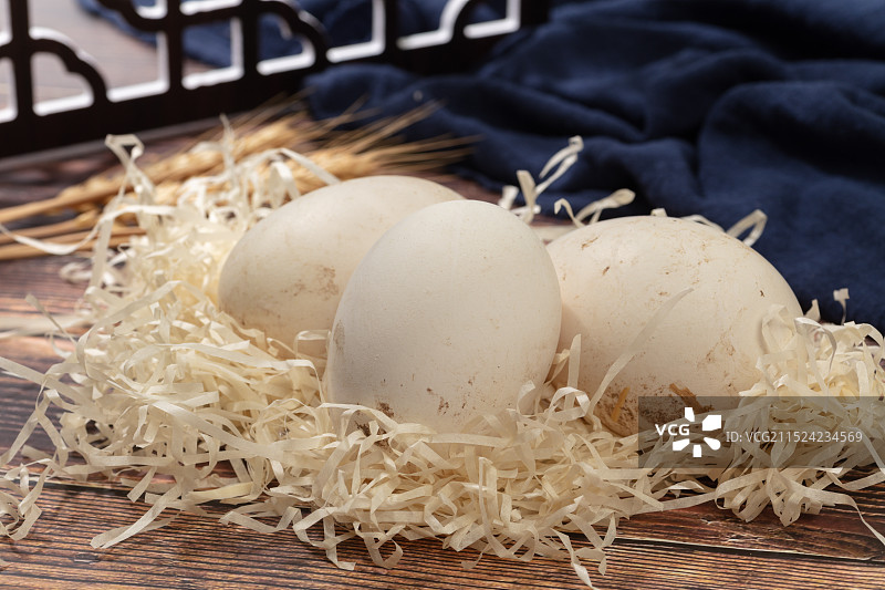 鹅蛋创意摆拍图片素材