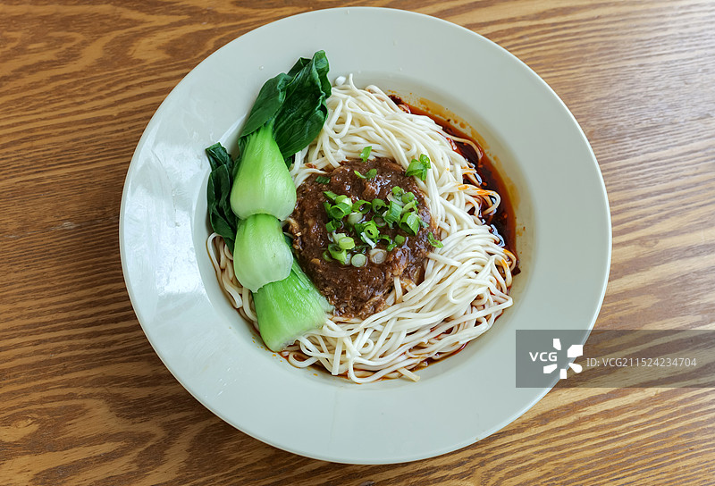 牛肉酱拌面图片素材