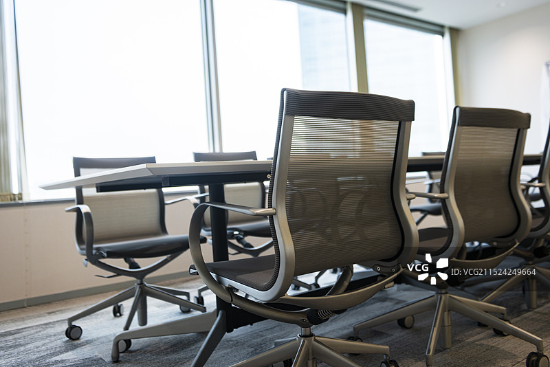 灰色金属网面座椅会议室办公室桌椅图片素材