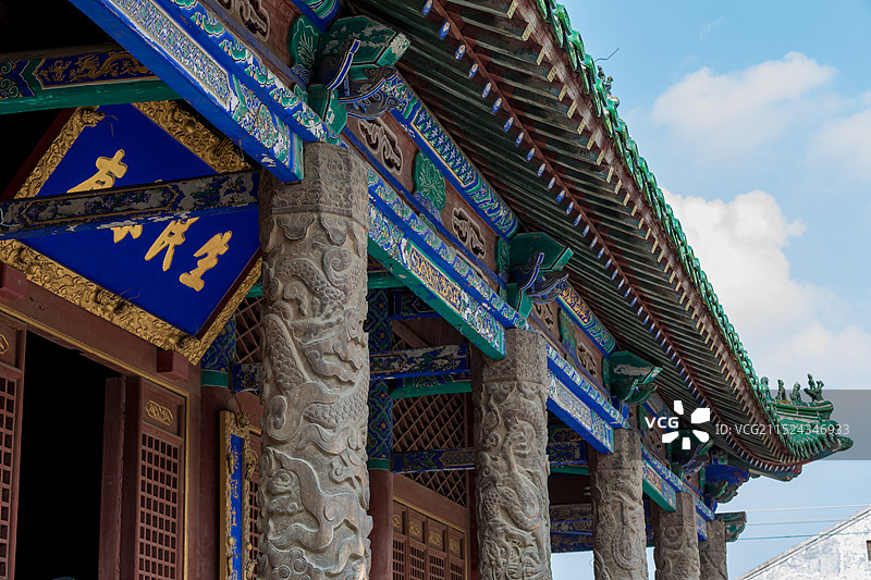 山东巨野县文庙大成殿石柱，高浮雕二龙戏珠，全国重点文物保护单位图片素材