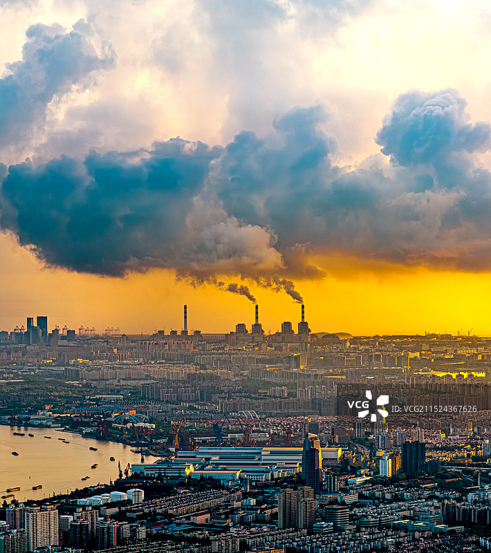 沪东造船厂 外高桥电厂金色日出 黄浦江上海金滩 中国宏观经济磅礴伟力 地方城投 公用事业图片素材