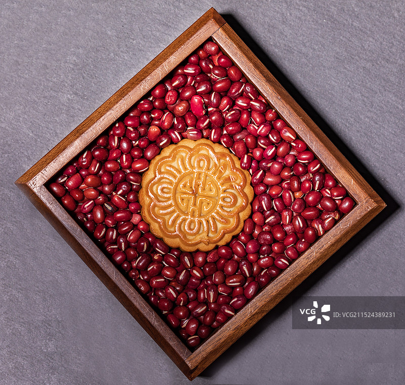 红豆与月饼+创意微缩摄影图片素材