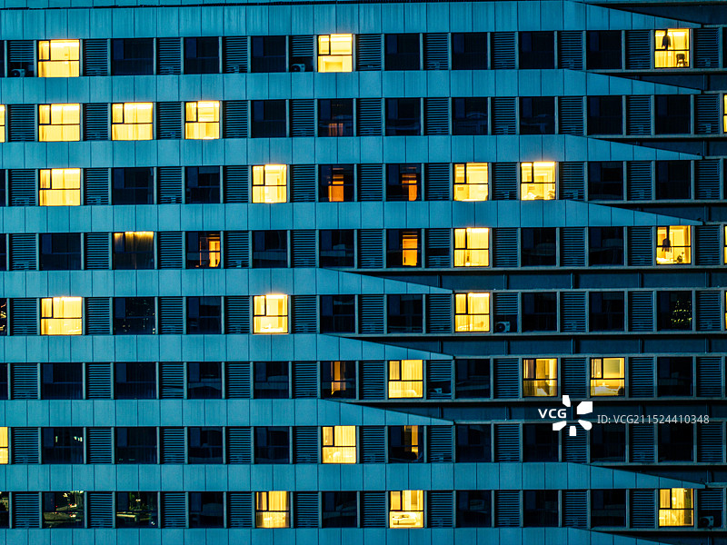 周口东新区文昌大道商务楼窗户灯光图片素材