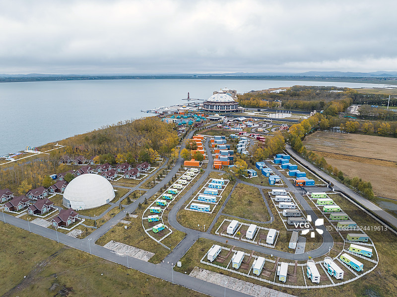 航拍河北省张家口沽源天鹅湖度假村图片素材