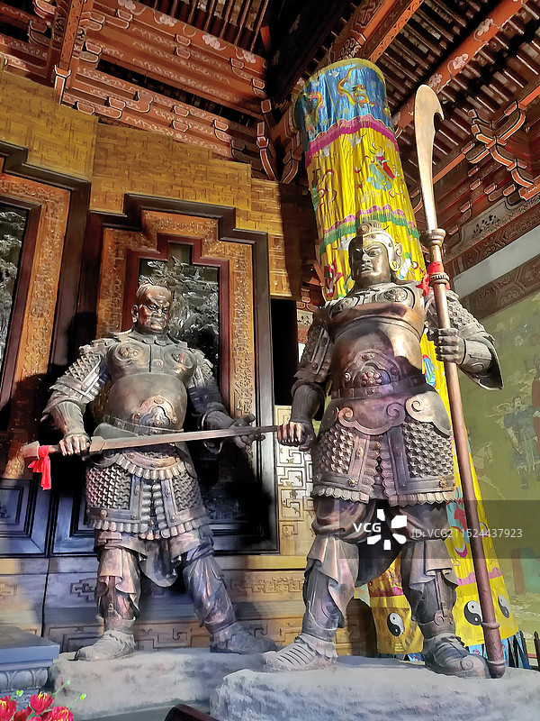 山西朔州尉迟敬德庙里的武士雕塑图片素材