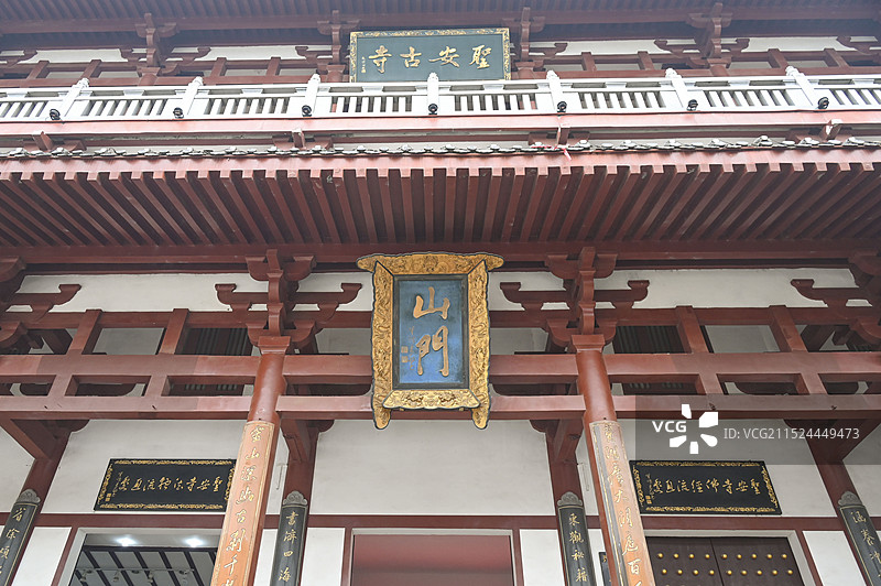 湖南岳阳著名寺庙圣安寺正门建筑特写图片素材