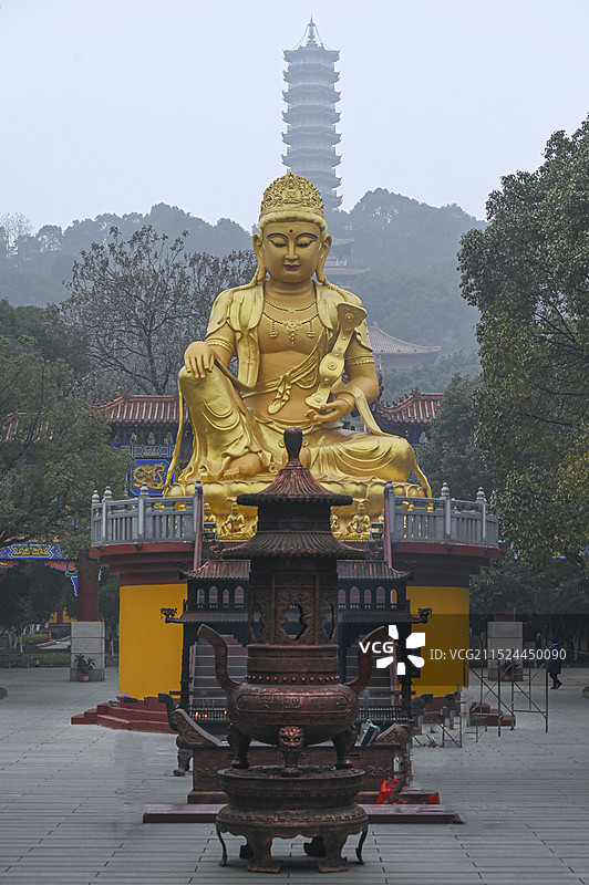 湖南岳阳著名寺庙圣安寺内佛教建筑特写图片素材