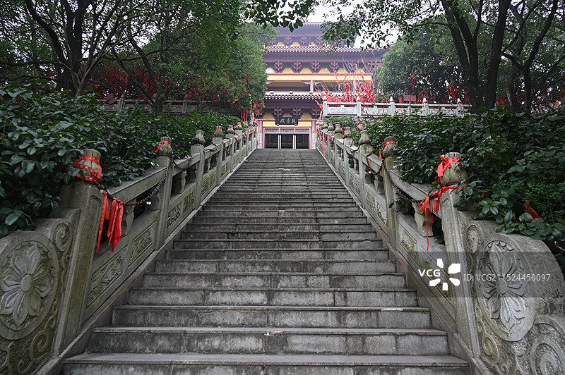 湖南岳阳著名寺庙圣安寺内佛教建筑特写图片素材