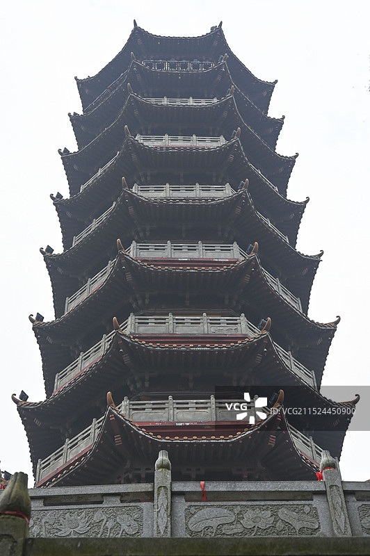 湖南岳阳著名寺庙圣安寺内地标万佛塔建筑特写图片素材