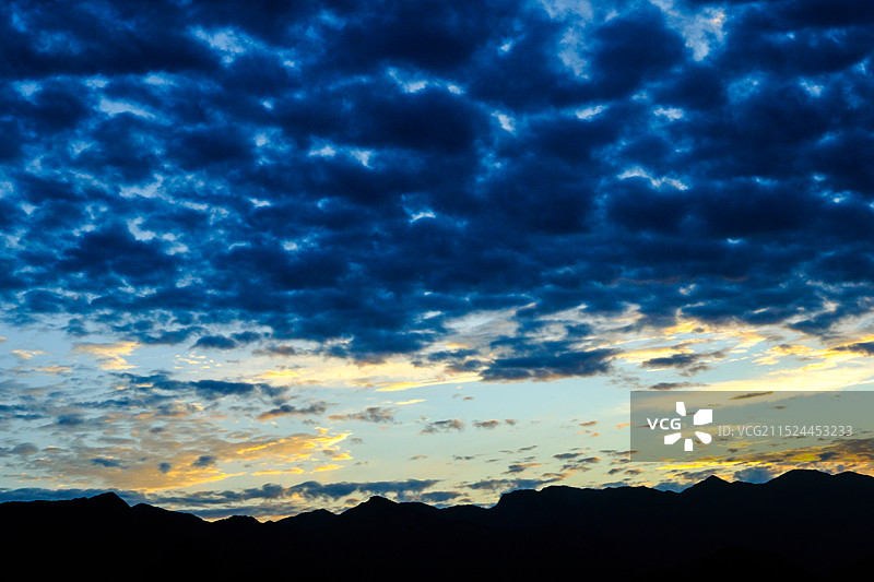 中国湖北神农架林区，神农架国家森林公园，湖北神农架世界自然遗产地，中国神农架世界生物圈保护区，神农架图片素材