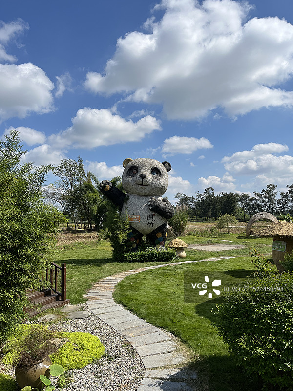 成都崇州道明竹艺村竹编大熊猫图片素材