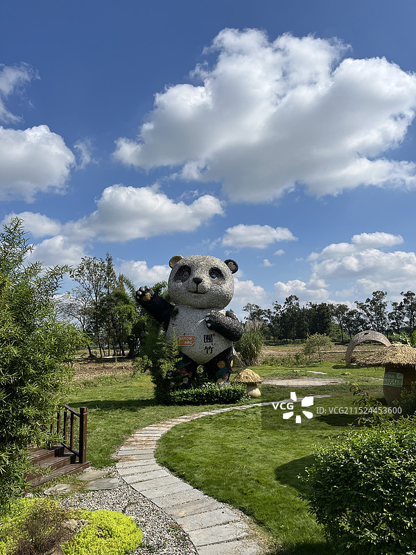 成都崇州道明竹艺村竹编大熊猫图片素材