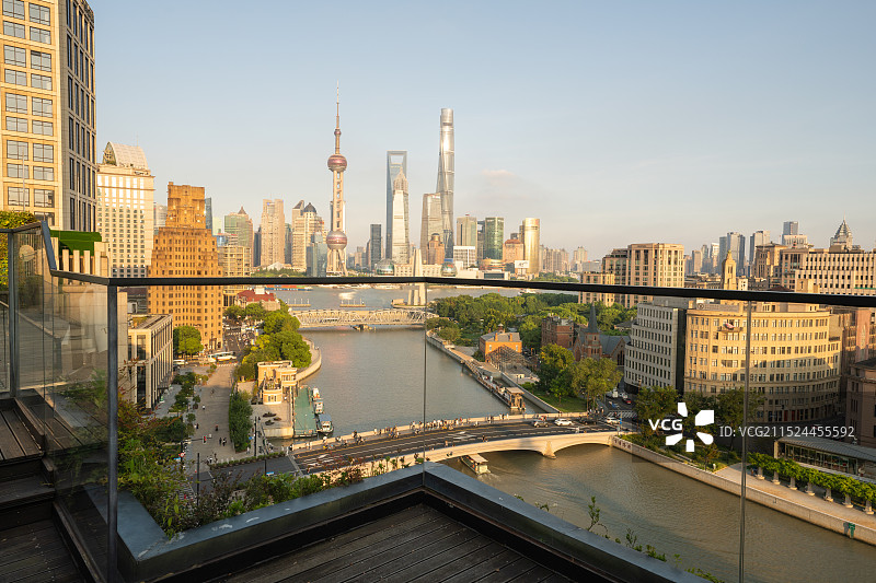 上海楼顶欣赏城市风光图片素材