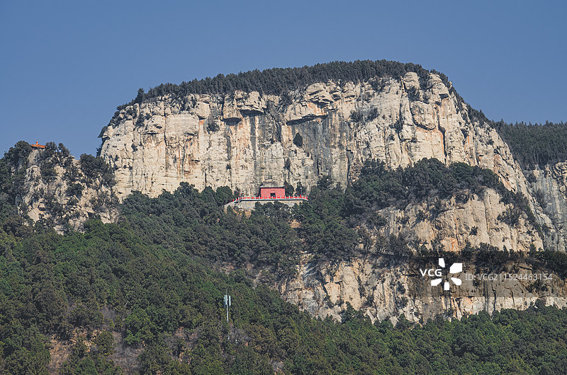 中国山东济南泰安泰山旅游著名景点大灵岩寺，积翠证盟殿证明功德龛、方山证盟殿，户外白昼无人图像摄影图片素材