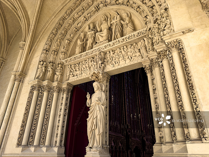 法国巴黎圣礼拜堂建筑外墙雕刻图片素材
