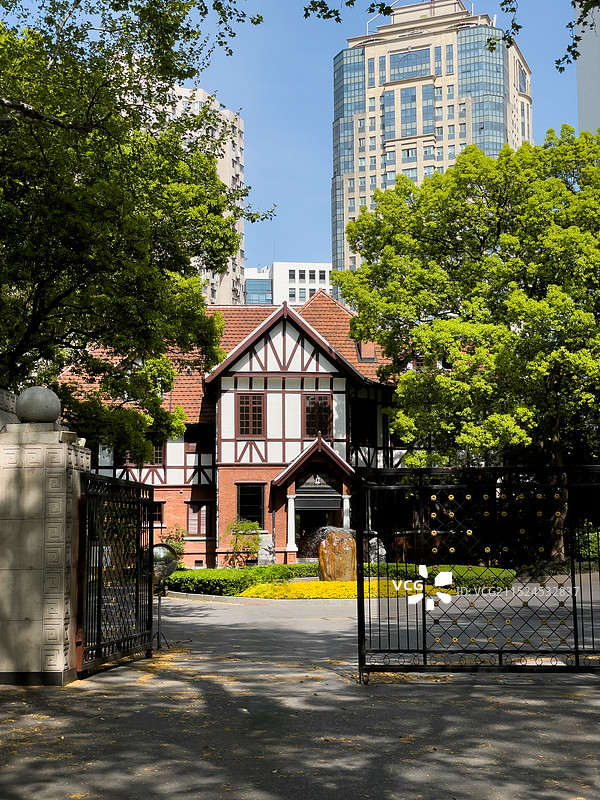 上海岳阳路上的法国领事馆旧址英国乡村别墅式花园住宅图片素材