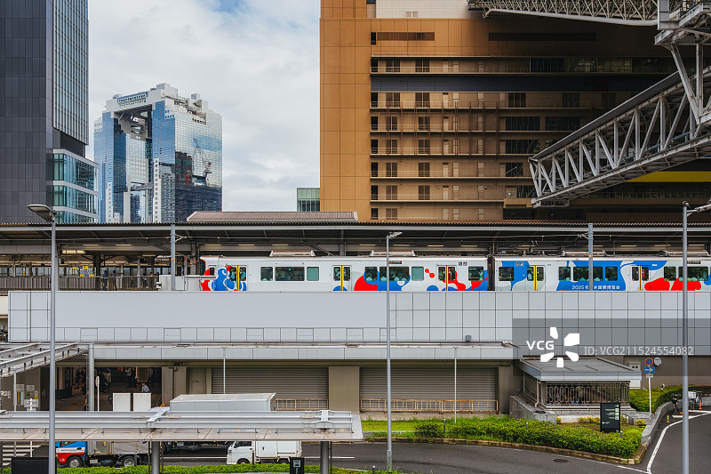 Osaka，JR大阪站，大阪駅，大阪火车站，JR西日本，都市天际线，2025年大阪世界博览会专列图片素材