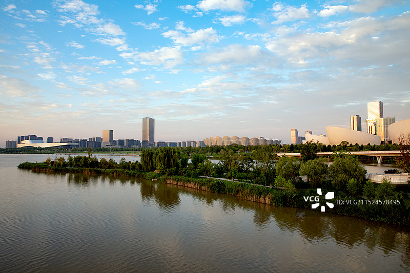 西安灞河浐灞国际港沿岸城市风光图片素材