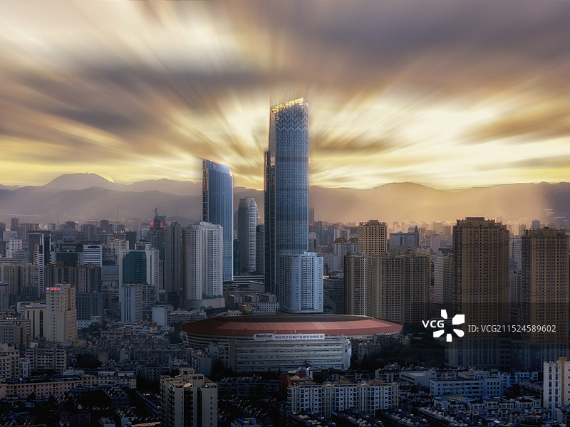 恒隆广场与拓东体育馆同框图片素材