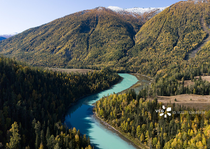 航拍喀纳斯月亮湾图片素材