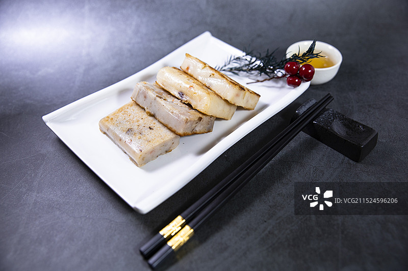 桌上盘子里食物广式糕点镜头图片素材