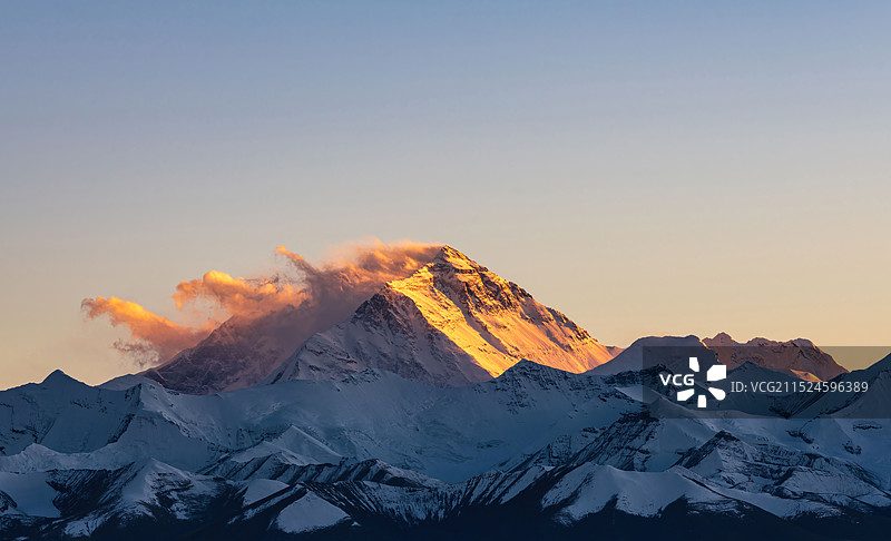 珠峰日照金山图片素材