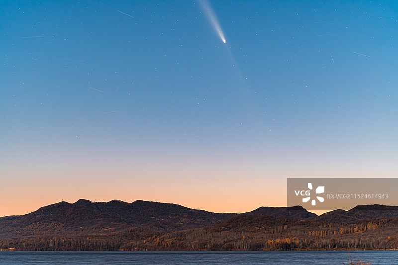 紫金山阿特拉斯彗星图片素材