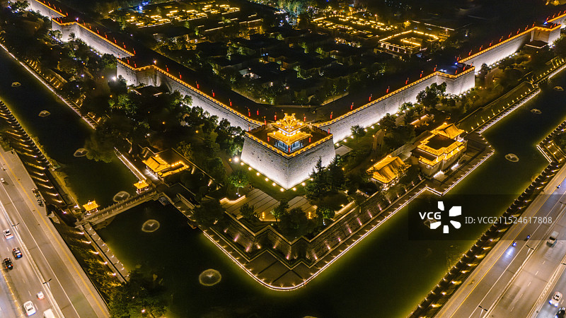 陕西西安古城墙护城河角楼夜景航拍图片素材