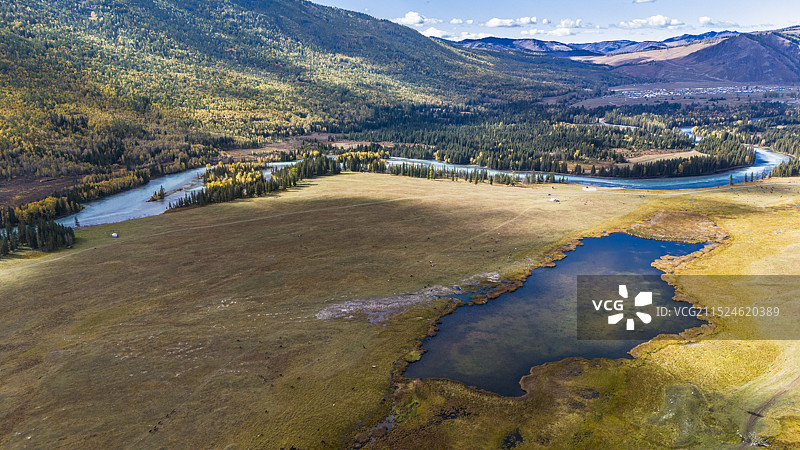 航拍新疆喀纳斯鸭泽湖自然风光图片素材