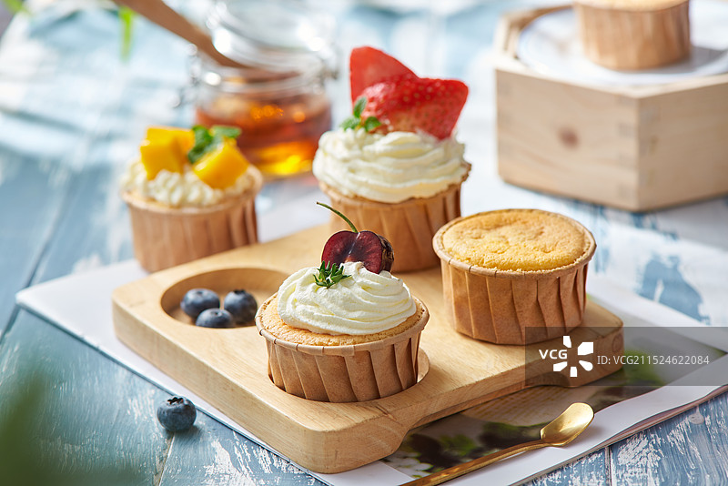美食甜点 蛋糕 纸杯蛋糕图片素材