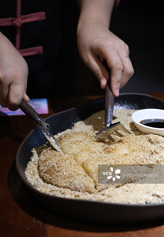 浙江绍兴菜扣鸡油炸臭豆腐酒酿圆子醉蟹绍三鲜蒸小笼包糍粑核桃糕螺蛳麻花图片素材