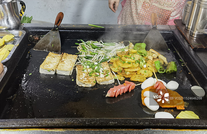 路边摊小吃铁板豆腐图片素材