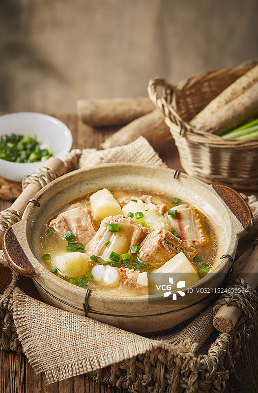 中餐食补汤品 山药炖排骨图片素材