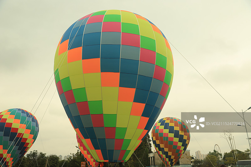 色彩鲜艳的热气球图片素材