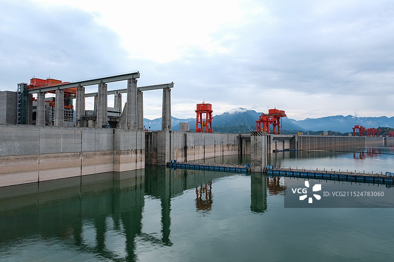 中国湖北宜昌，长江三峡风光，高峡平湖，云雾缭绕，三峡大坝，三峡大坝185园区，西陵峡图片素材