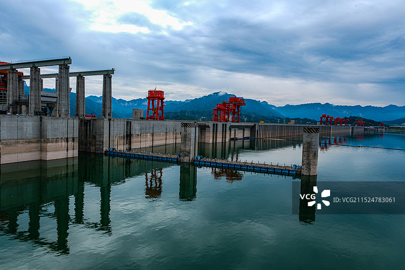 中国湖北宜昌，长江三峡风光，高峡平湖，云雾缭绕，三峡大坝，三峡大坝185园区，西陵峡图片素材