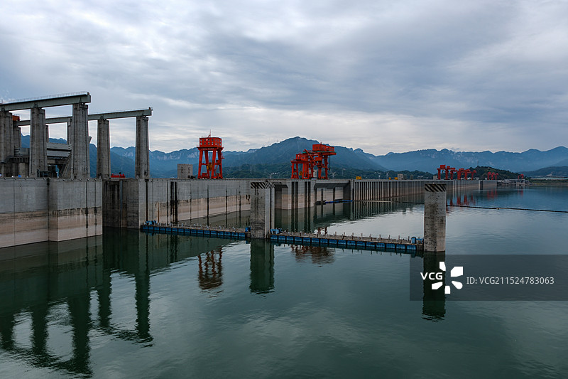 中国湖北宜昌，长江三峡风光，高峡平湖，云雾缭绕，三峡大坝，三峡大坝185园区，西陵峡图片素材